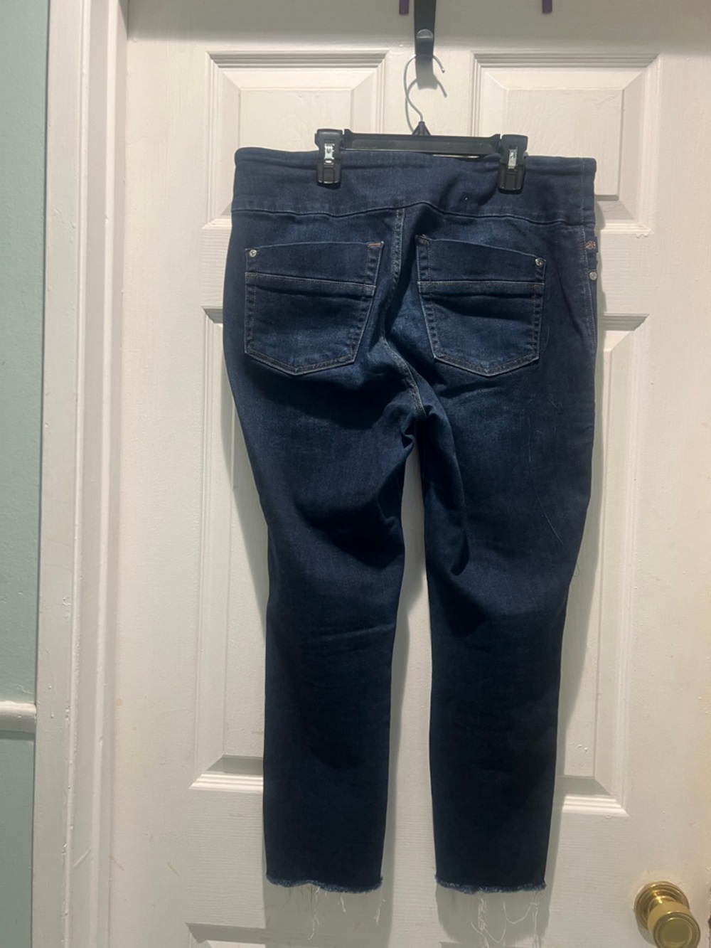 Rock & Republic Dark Indigo Cropped Stretch Jeans - Picture 5 of 7